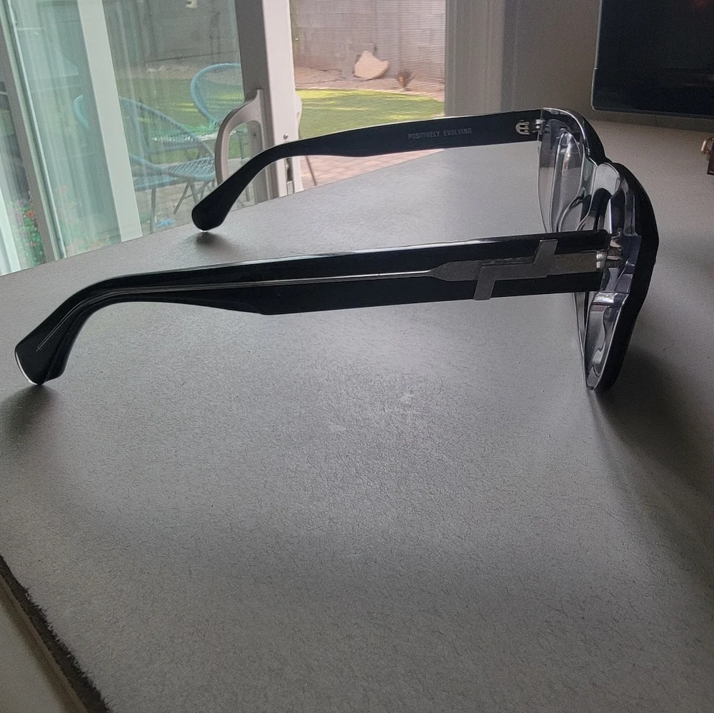 Kiaura Eichler Unisex Black Sunglasses